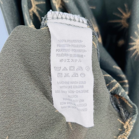 Elegant Halter Neck Sunburst Top - Picture 9 of 9